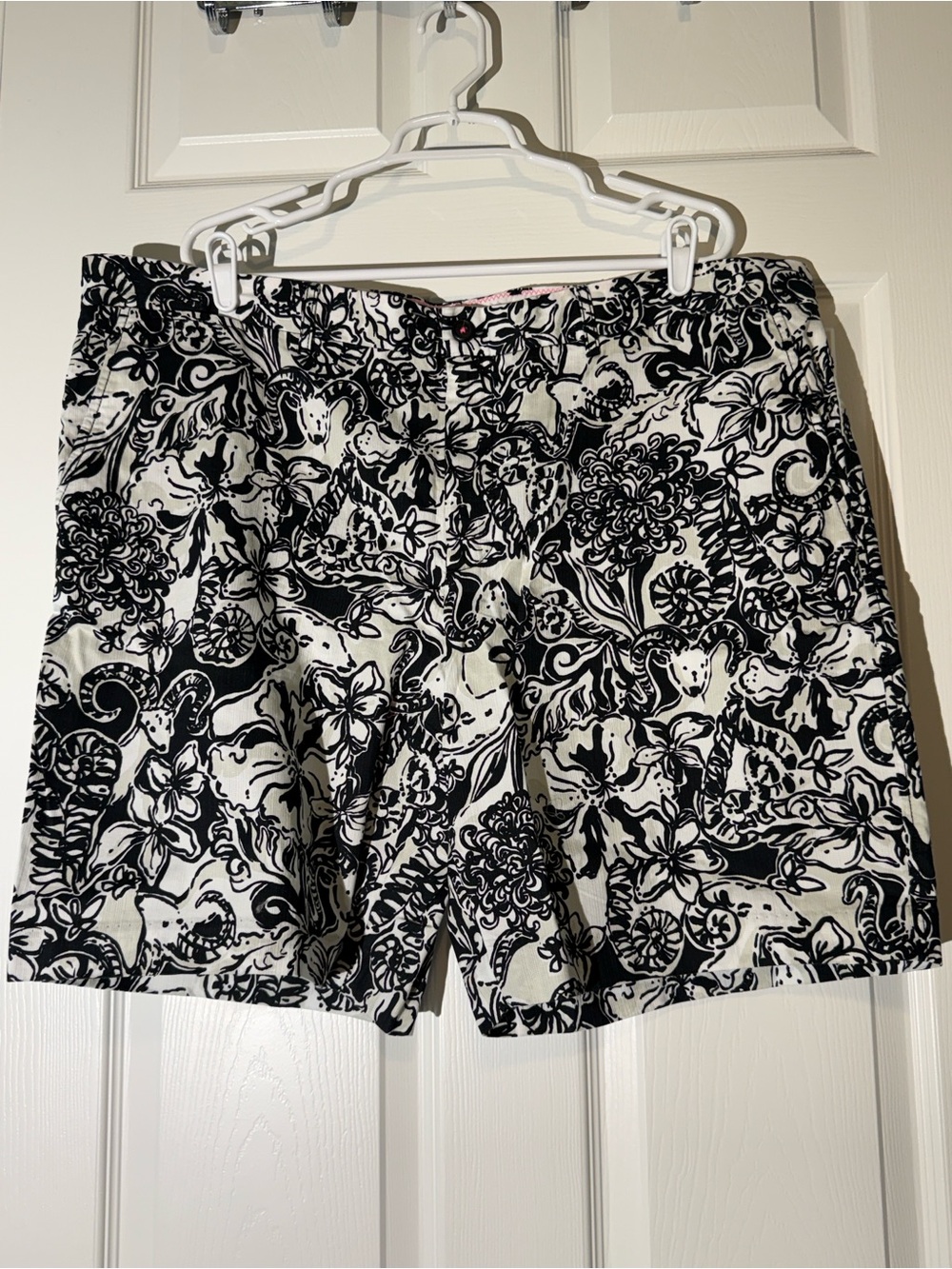Lilly Pulitzer Men’s Beaumont Shorts with Black and White Floral Print